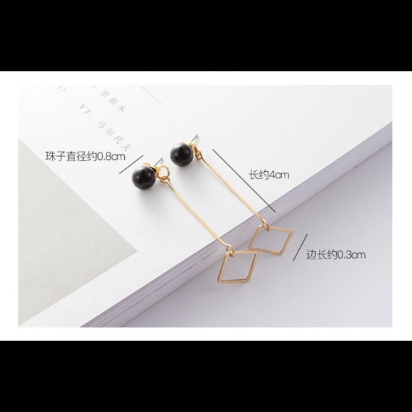 🔴 Geometric Drop Earring - Picture 3 of 8